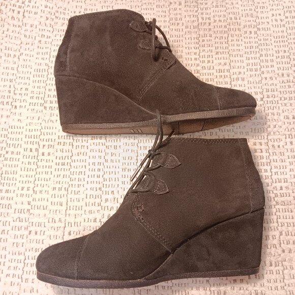 TOMS women's black suede lace up wedge heel ankle bootie sz 10 - Picture 5 of 14